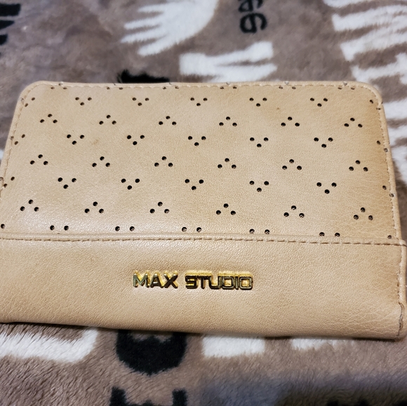 Max Studio Wallet - Picture 1 of 6